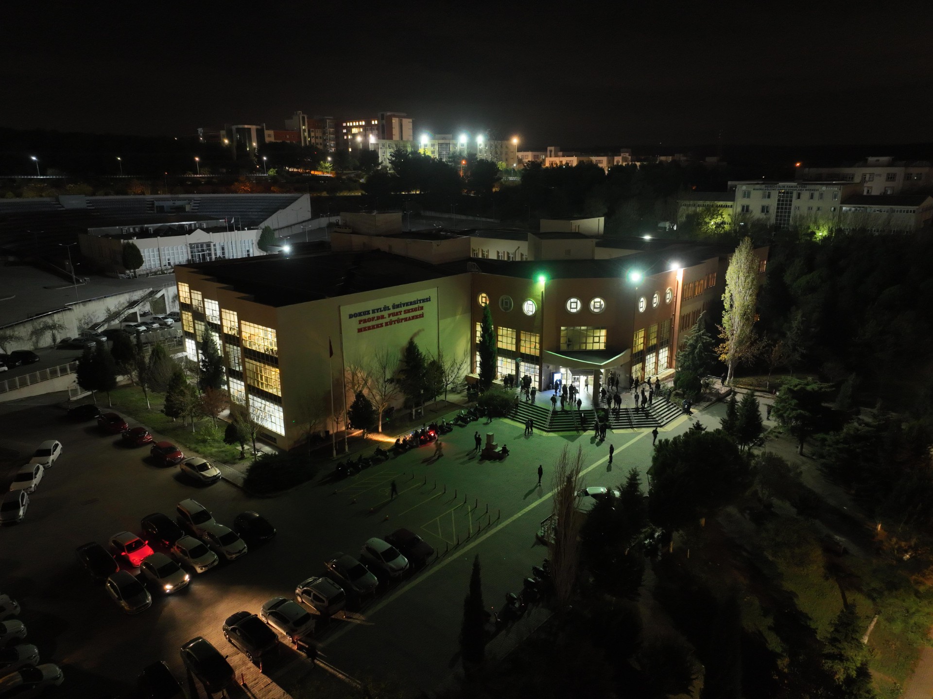 REKTÖR YILMAZ'DAN ÖĞRENCİLERE SÜRPRİZ ZİYARET